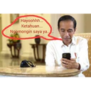 Hayoohhh...
Ketahuan...
Ngomongin saya ya..